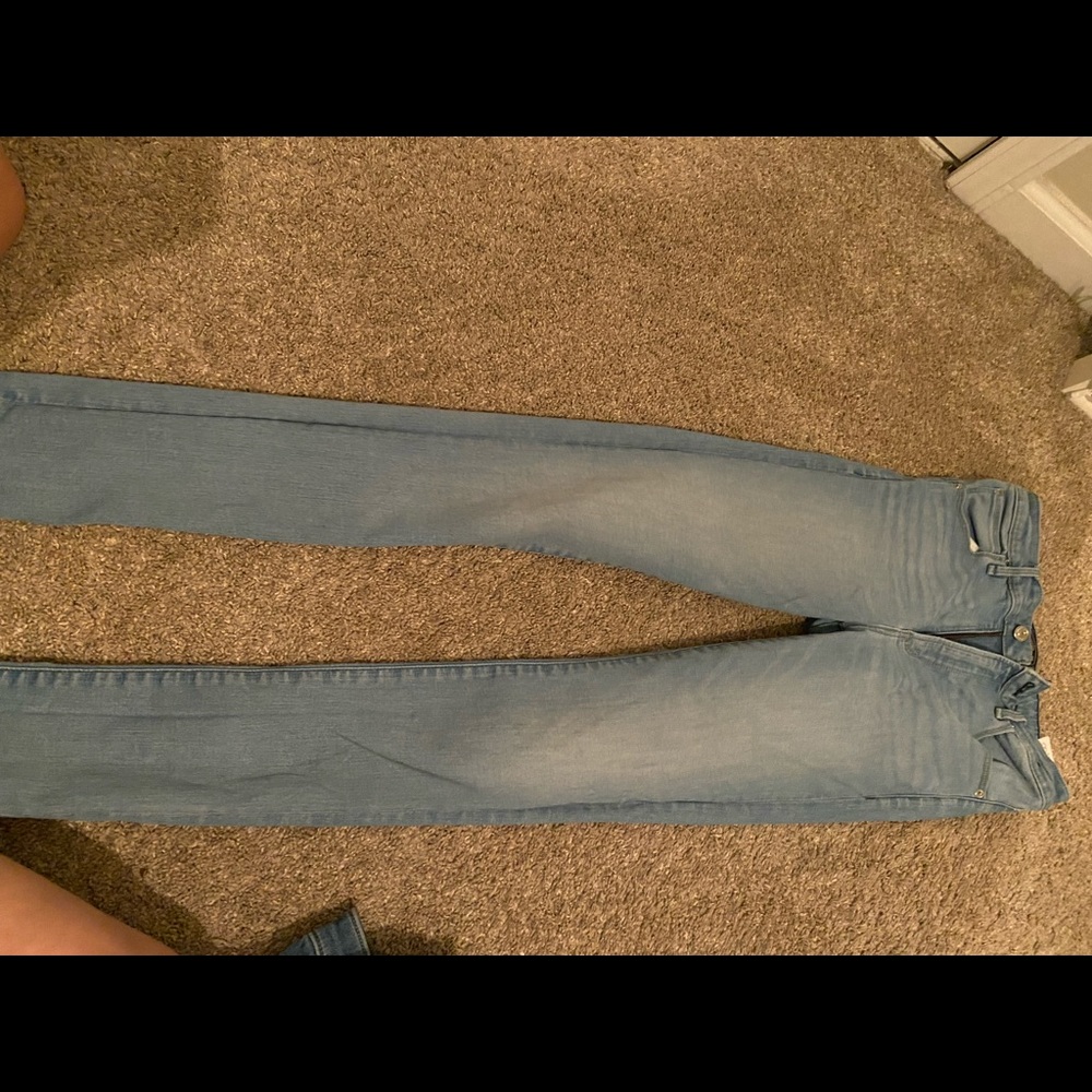 Plain skinny jeans with no holes